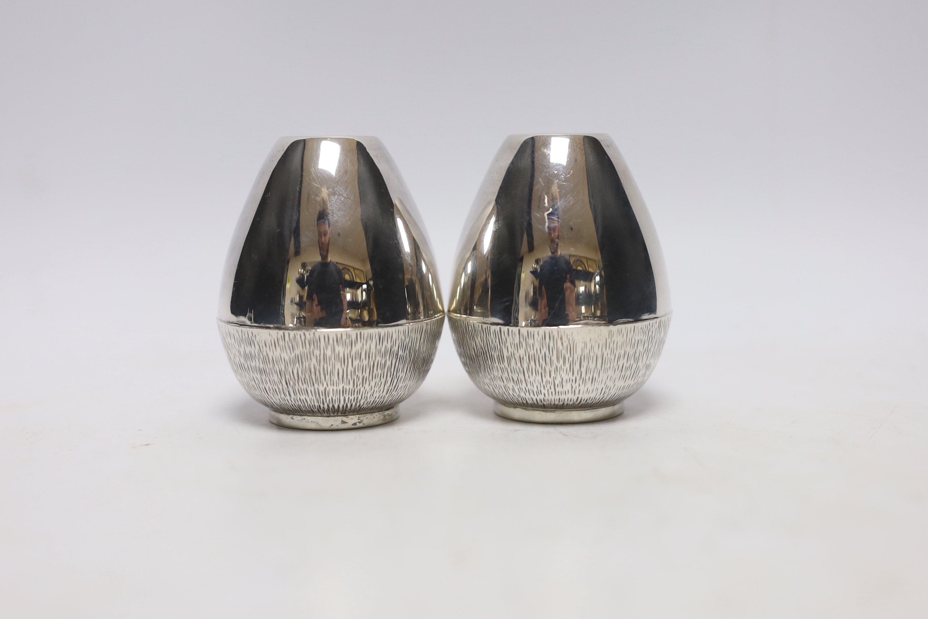 A pair of Elizabeth II part textured silver salt and pepper shakers by Pruden & Smith, Sheffield, 2000, 78mm, gross weight 9.2oz.